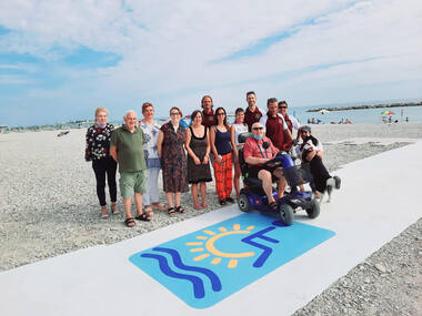 Inaugurata la nuova passerella per disabili nella spiaggia libera di Sassonia