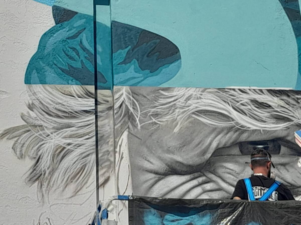 Porto Futuro: prendono vita i murales nei capannoni del lungomare