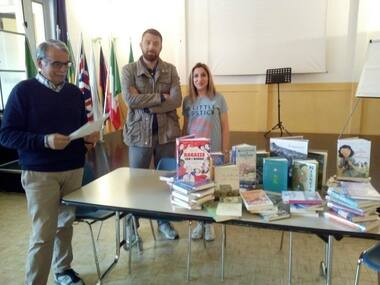 libri consegnati alla scuola Padalino