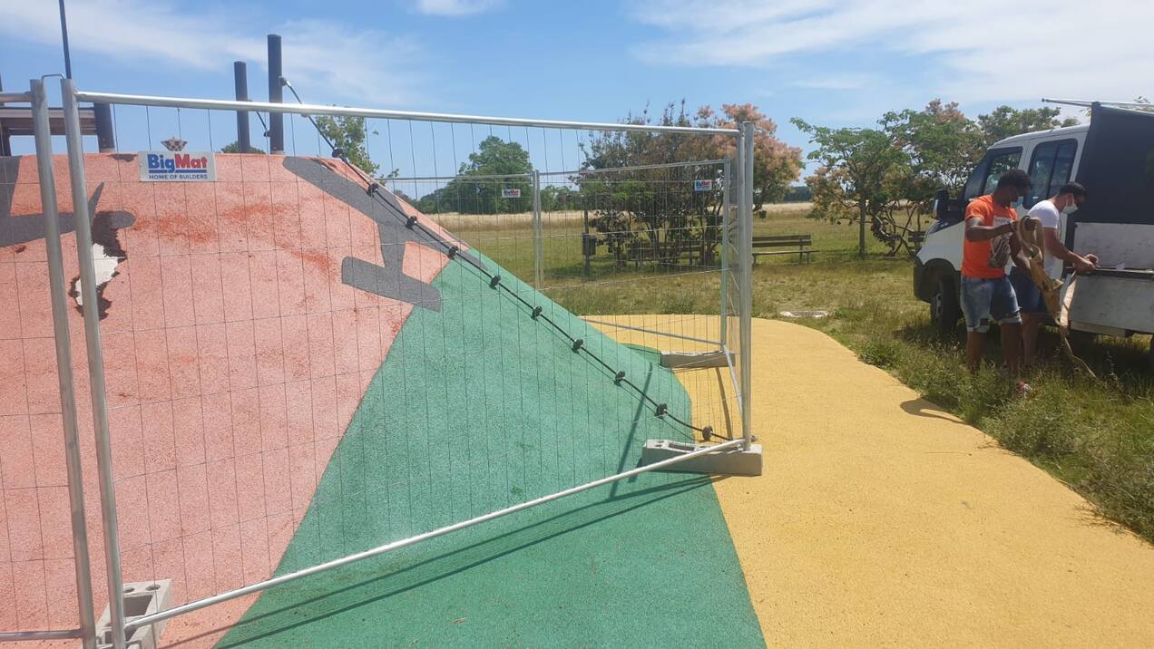 Area giochi parco “Luciano Polverari”: iniziati i lavori di sistemazione della pavimentazione danneggiata