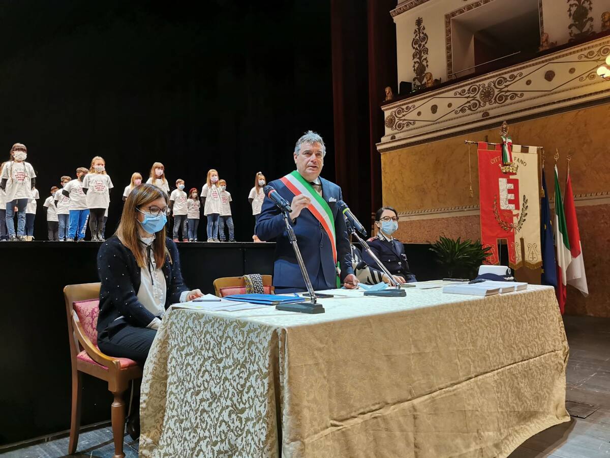 Cerimonia al Teatro della Fortuna per i 43 nuovi cittadini italiani