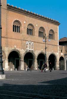 Palazzo del Podestà In Piazza XX Settembre. Esempio di stile romanico-gotico (sec. XIV). Ora sede del Teatro della Fortuna